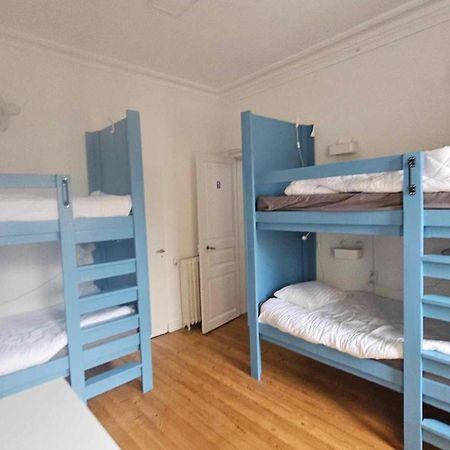 Bed In 6-Bed Mixed Dormitory Le Jardin Cafe Bordeaux Zewnętrze zdjęcie