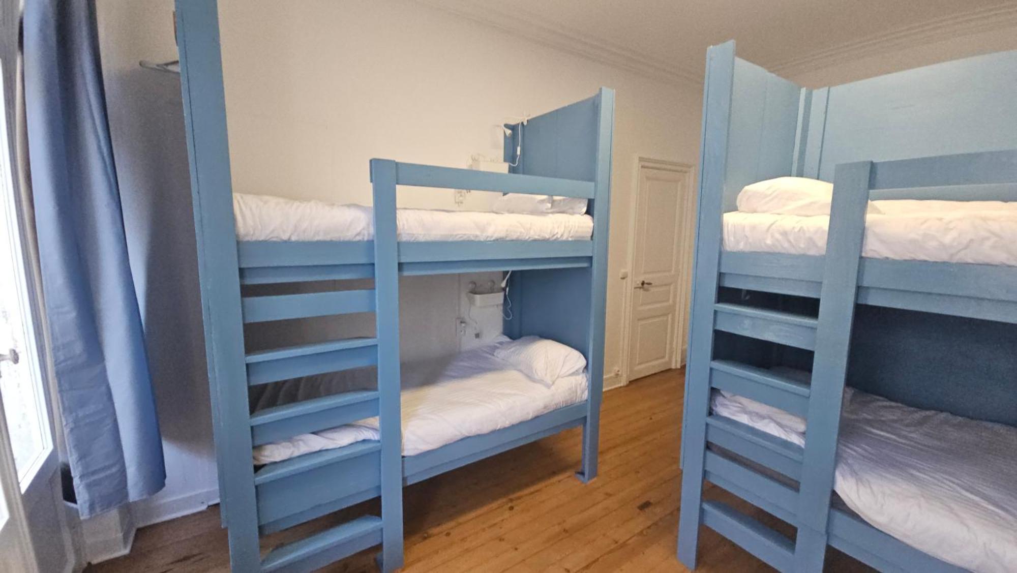 Bed In 6-Bed Mixed Dormitory Le Jardin Cafe Bordeaux Zewnętrze zdjęcie