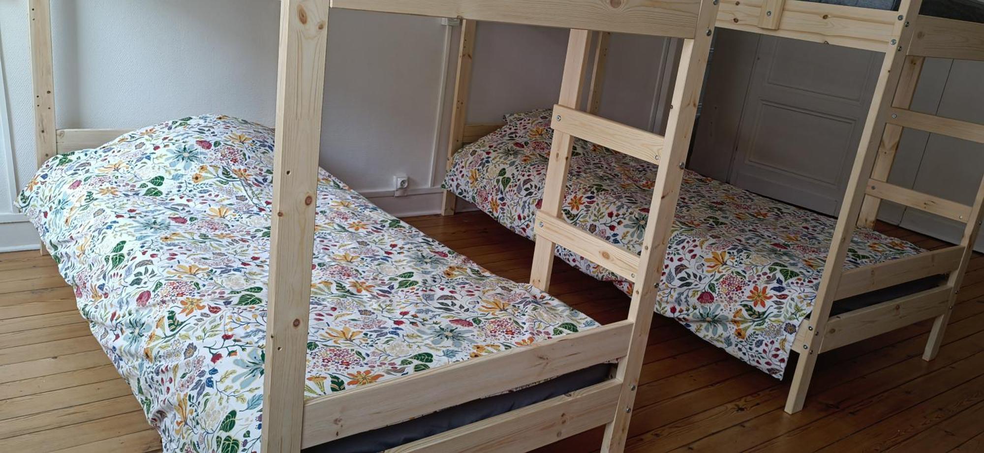 Bed In 6-Bed Mixed Dormitory Le Jardin Cafe Bordeaux Zewnętrze zdjęcie