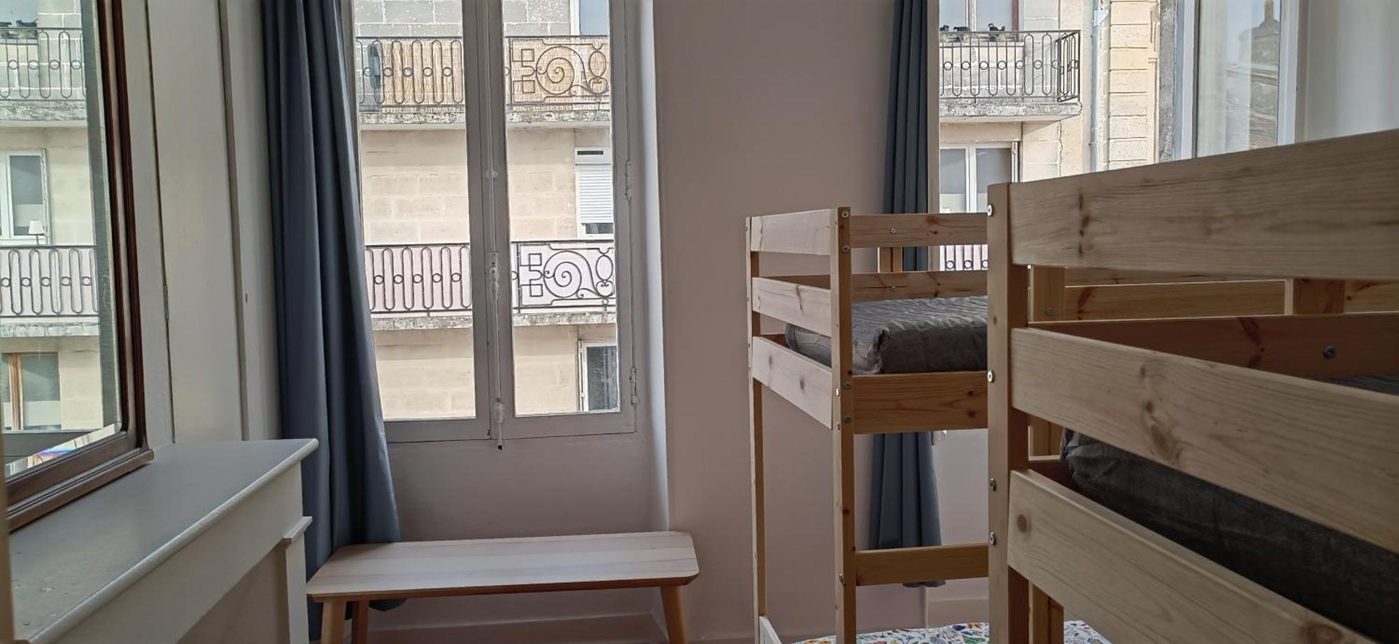 Bed In 6-Bed Mixed Dormitory Le Jardin Cafe Bordeaux Zewnętrze zdjęcie