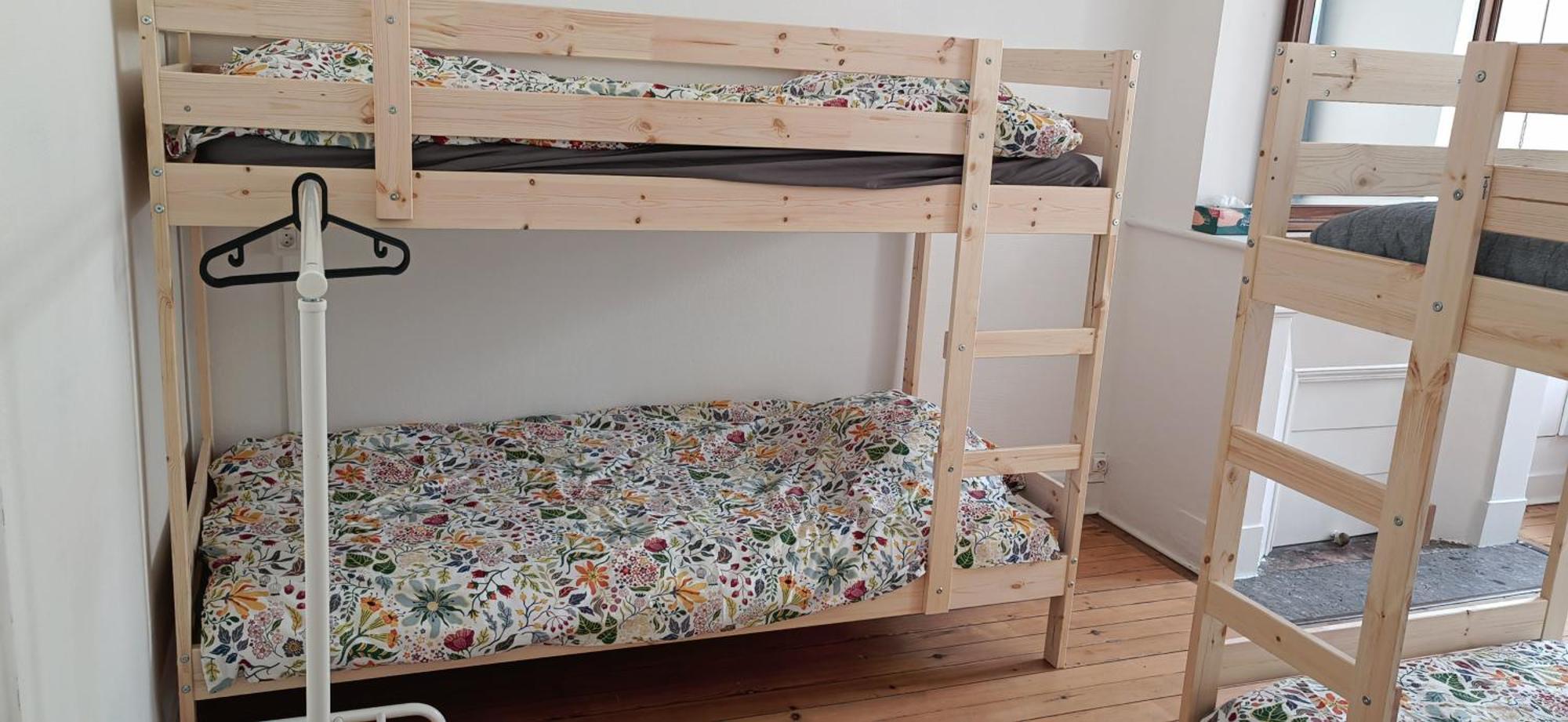 Bed In 6-Bed Mixed Dormitory Le Jardin Cafe Bordeaux Zewnętrze zdjęcie